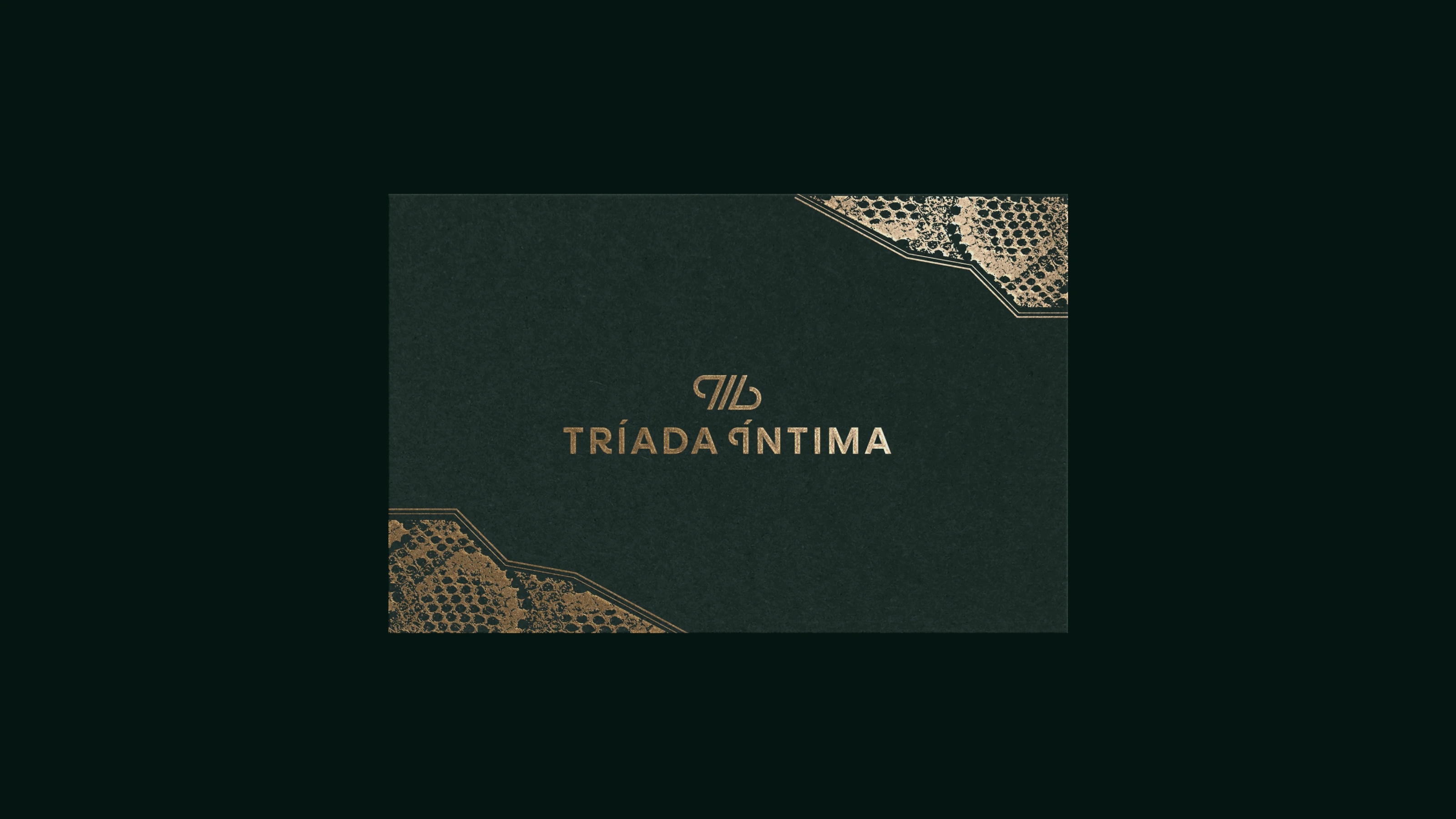Tríada Íntima brand presentation — cover